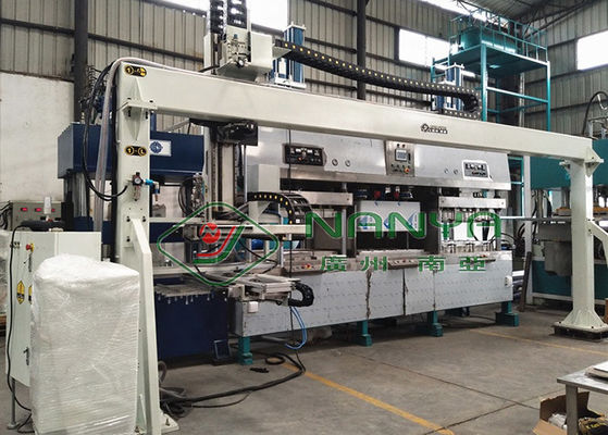 Máquina del vajilla de la placa del moldeado de la celulosa del bagazo con el brazo del robot